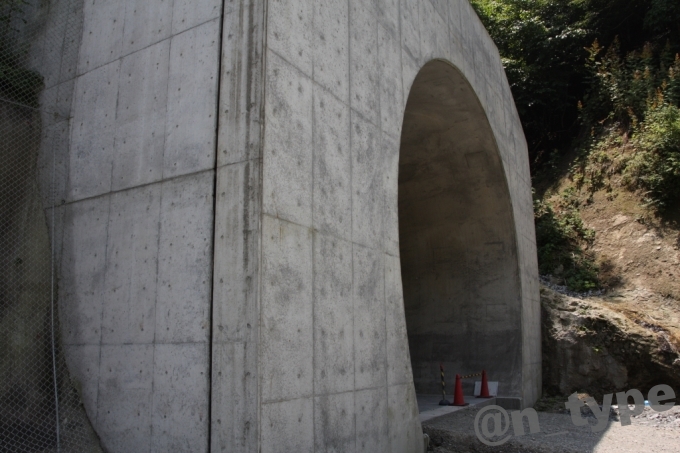 小渋ダム開放DAY 2013年 土砂バイパストンネル吐口